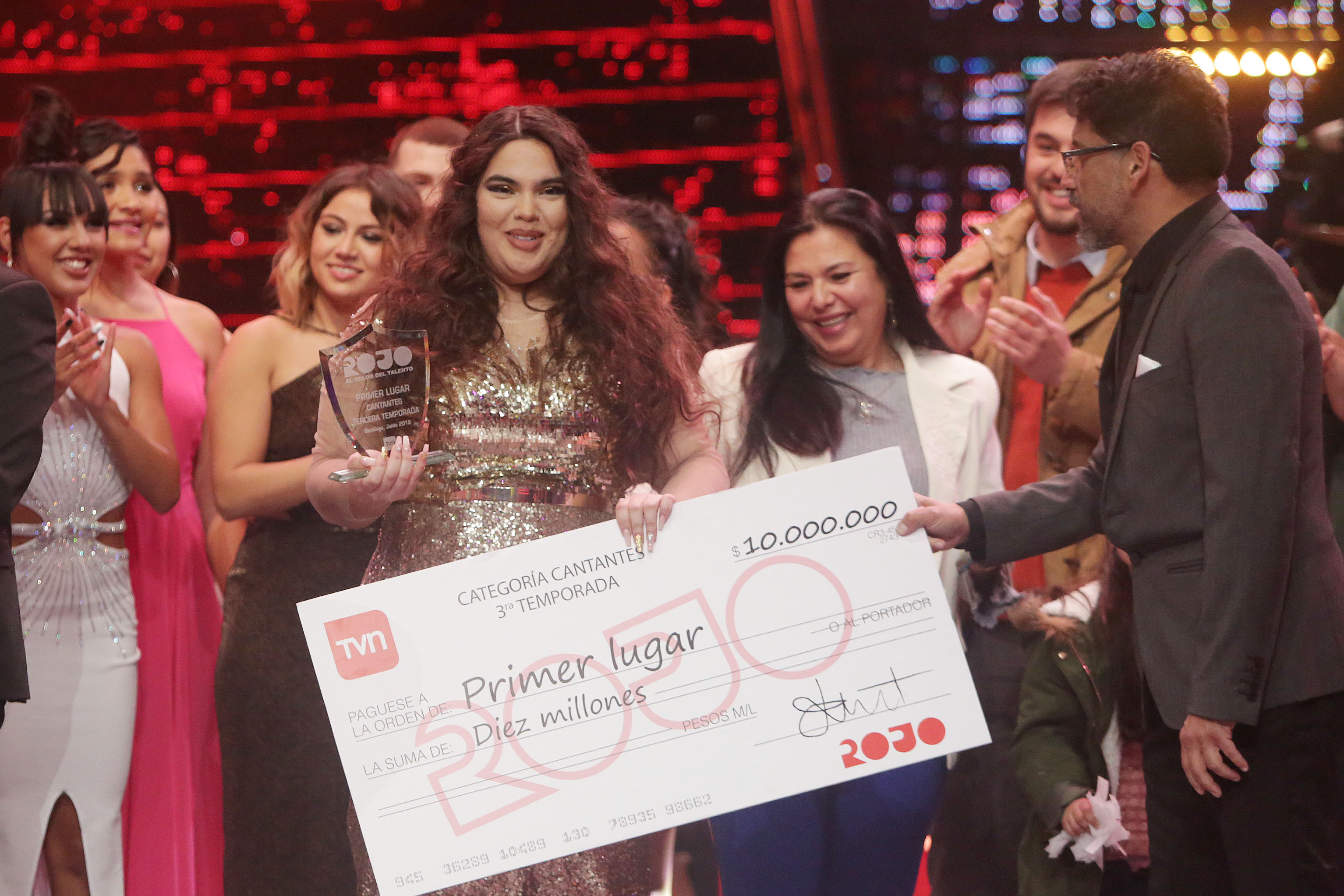 Ivana Riquelme se coronó ganadora de 'Rojo' en la categoría cantantes