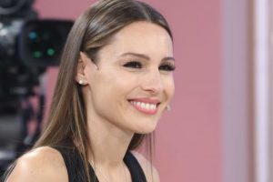'Pampita' recibió su premio Martín Fierro con impactante look
