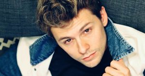 Joaquín Méndez encendió las redes sociales con un osado desnudo