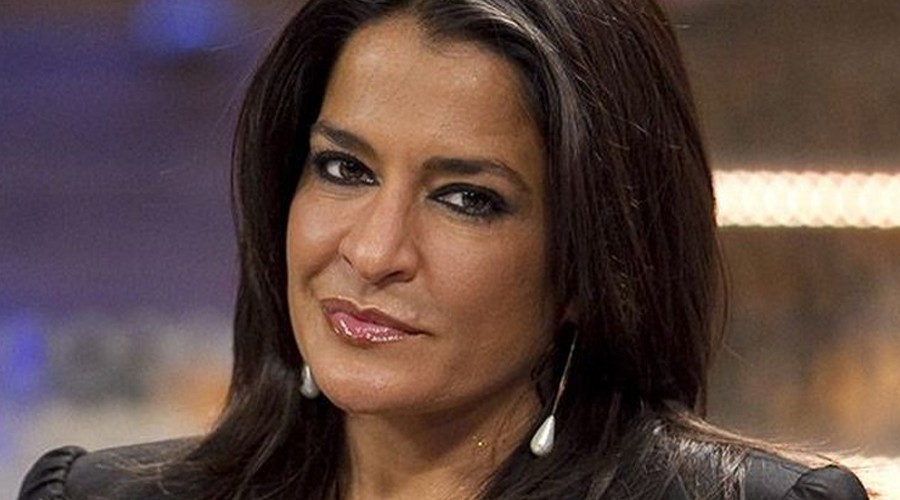 Aída Nizar responde a los haters en redes con postal en topless