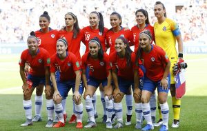 La Roja Femenina arriesga sanción por mostrar cartel de apoyo a Chile