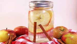 Descubre como preparar agua detox de manzana y canela para adelgazar