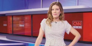 Mónica Rincón sacó aplausos con look en zapatillas para Cuenta Pública