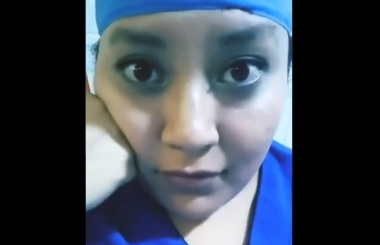 Estudiante de Medicina causa fuerte repudio al burlarse de una paciente que pedía ayuda