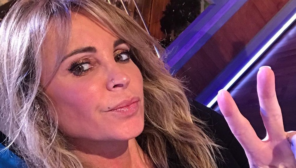 Eva Gómez protagoniza delicado desnudo en blanco y negro