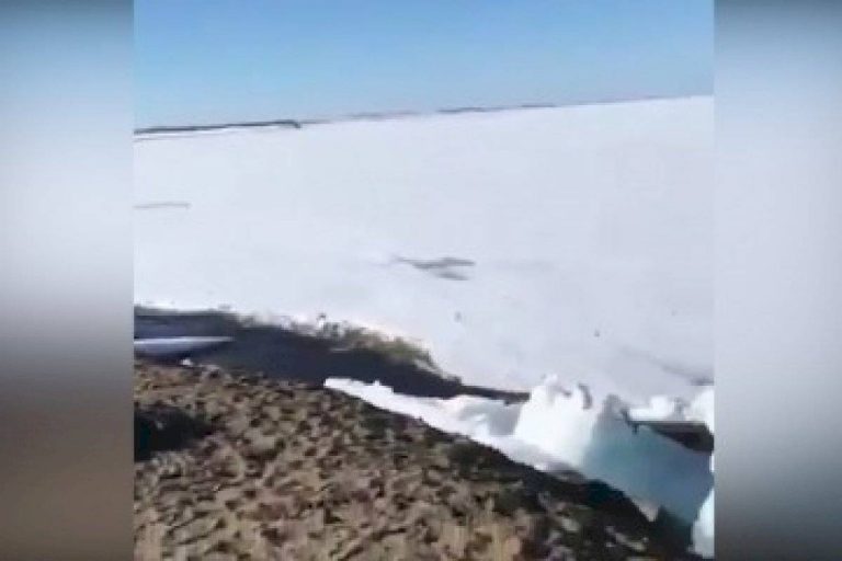 "Tsunami de hielo": el registro desde Rusia que causa impresión en redes sociales