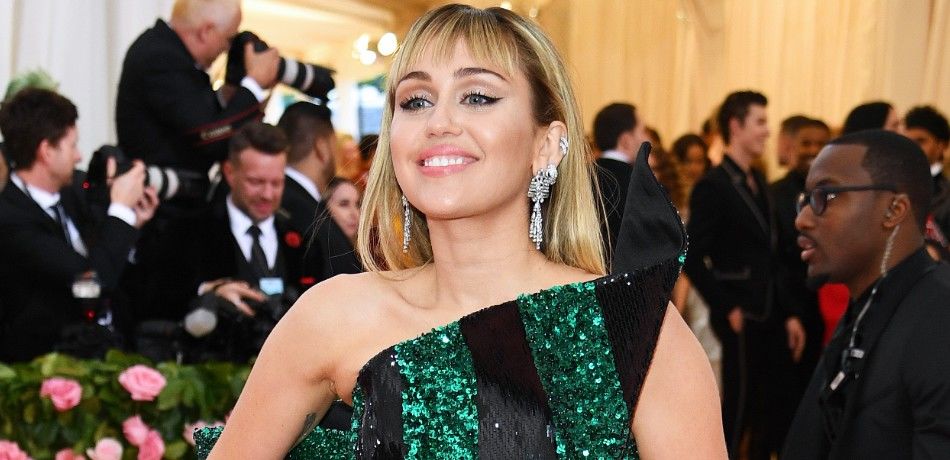 Miley Cyrus comparte osadas fotos promocionales de su nuevo álbum