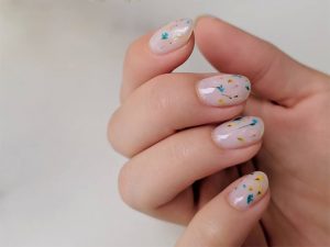 Uñas baño de leche: Descubre la nueva tendencia en manicure