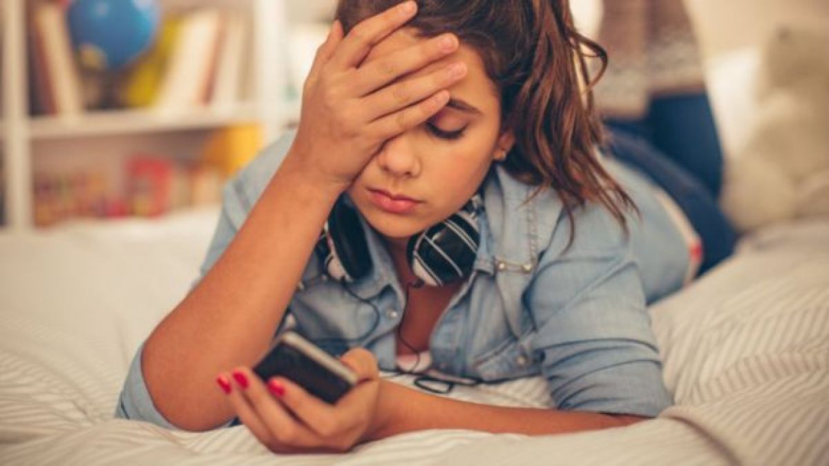 Estudio revela relación entre redes sociales y depresión en adolescentes