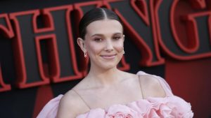 Las fotos que muestran lo cercana que es Millie Bobby Brown a las hijas de Angelina Jolie y Brad Pitt