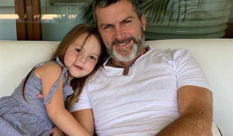 Cristián Sánchez enamora con video de su hija hablando en inglés