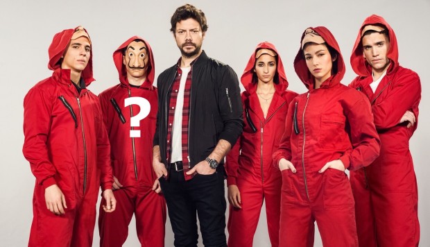 Actriz de "La Casa de Papel" llegó al estreno de la serie con un look irreconocible