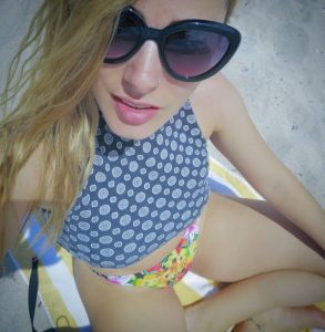 Cata Palacios se luce en bikini desde las playas de Miami