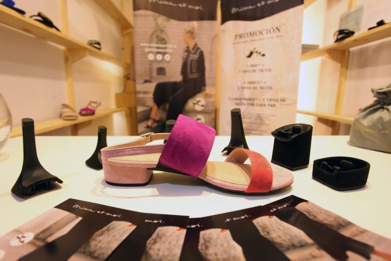 Conoce los zapatos con taco intercambiable que ya llegaron a Chile