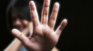 Atacan violentamente a mujer trans en Ñuble: Le cortaron parte del rostro y oreja