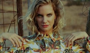 El rápido cambio de look de Javiera Acevedo: Se volvió colorina en 10 minutos