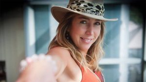 ¡Regia! Jennifer Warner saca aplausos con foto en bikini