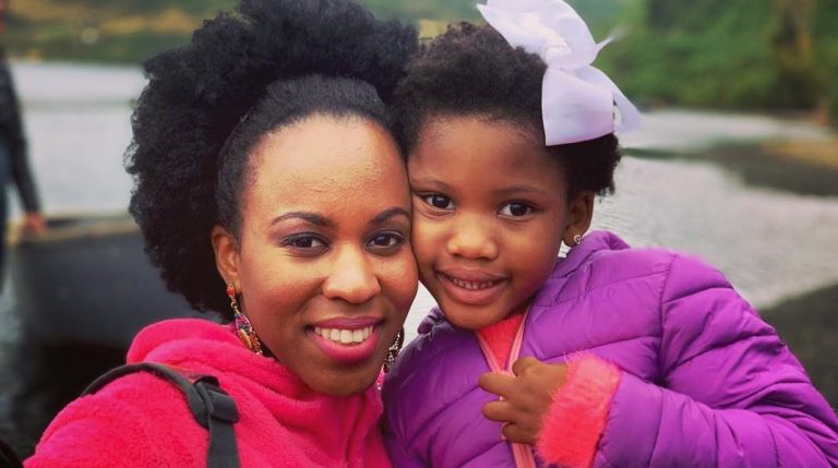 La historia detrás de la pequeña Azucena de "Isla Paraíso": Tiene 'cuatro mamás'