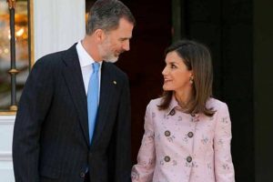 Reyes de España protagonizan incómodo momento que se vuelve viral