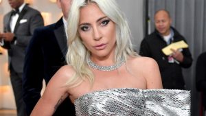 ¿Y Bradley? Lady Gaga es pillada besándose con su sonidista