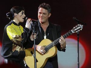 Javiera Mena sorprendió cantando "Corazón Partío" tras polémica presentación en Viña 2016