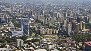 Estudio afirma que adquirir una vivienda en Chile es "severamente no alcanzable"