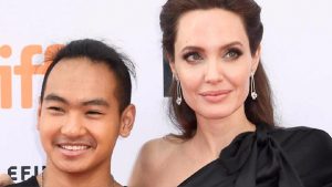 Angelina Jolie se emociona al dejar a su hijo Maddox en la Universidad de Corea del Sur