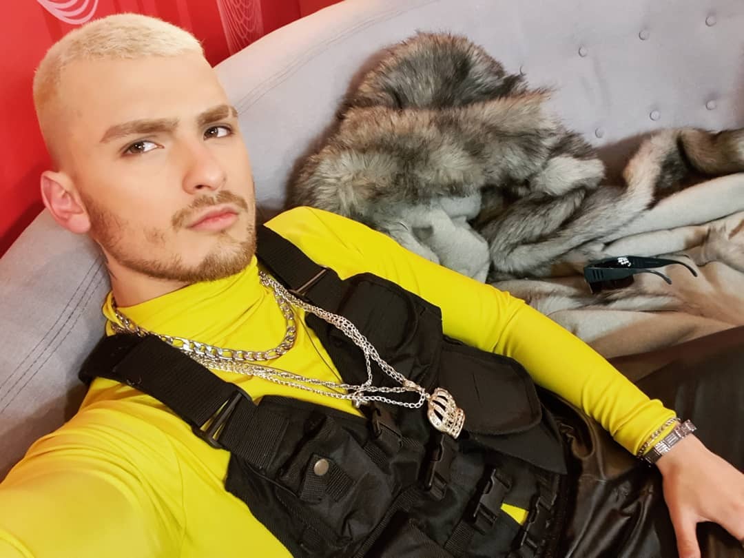 El joven cantante explicó su ausencia del programa