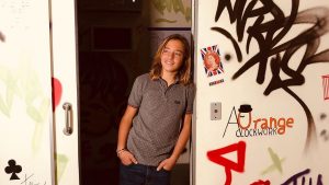 Izan Llunas sorprende con carrera como solista y mostró su primer single