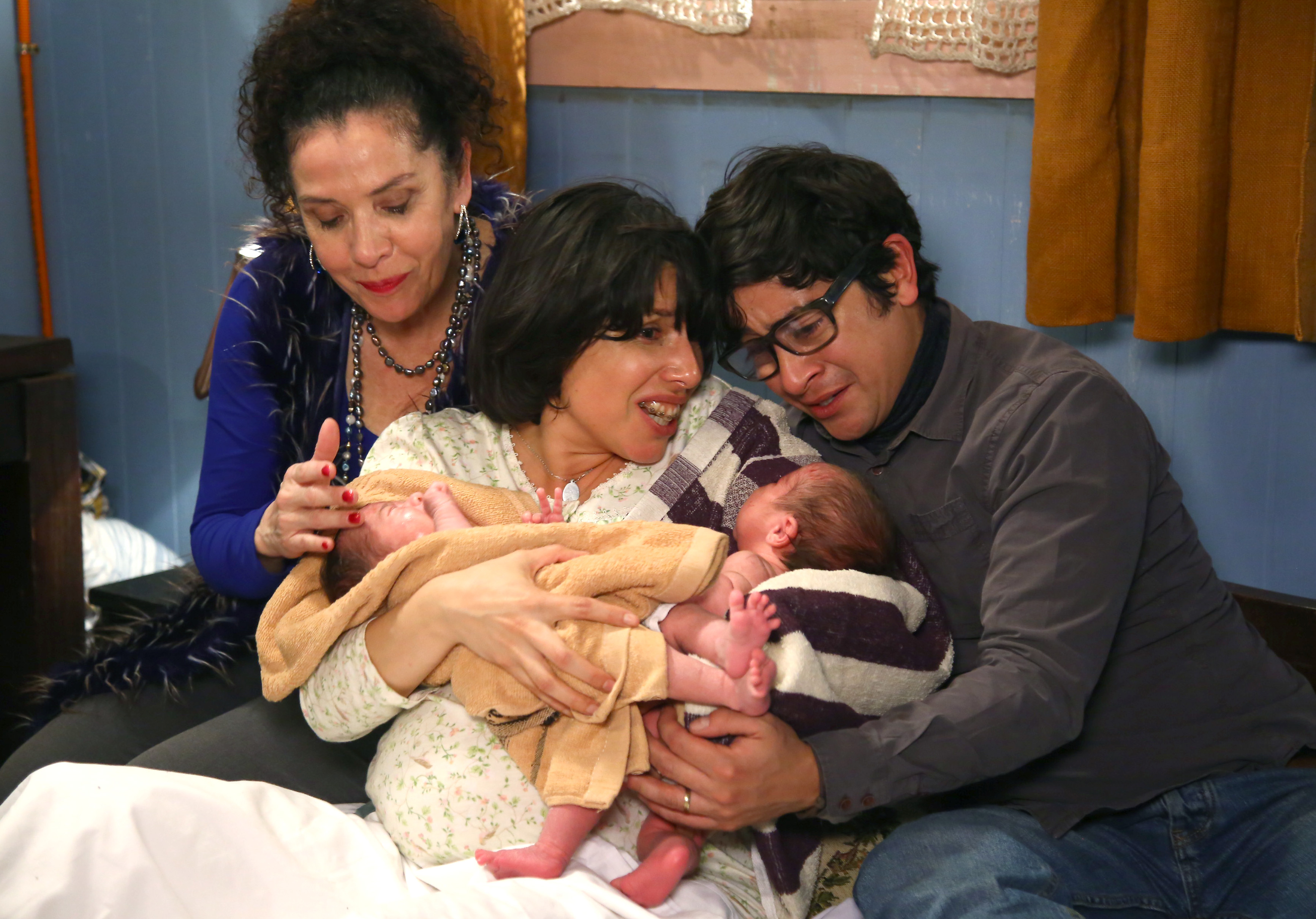 Así se grabó la realista escena del parto de Angelina en "Isla paraíso"