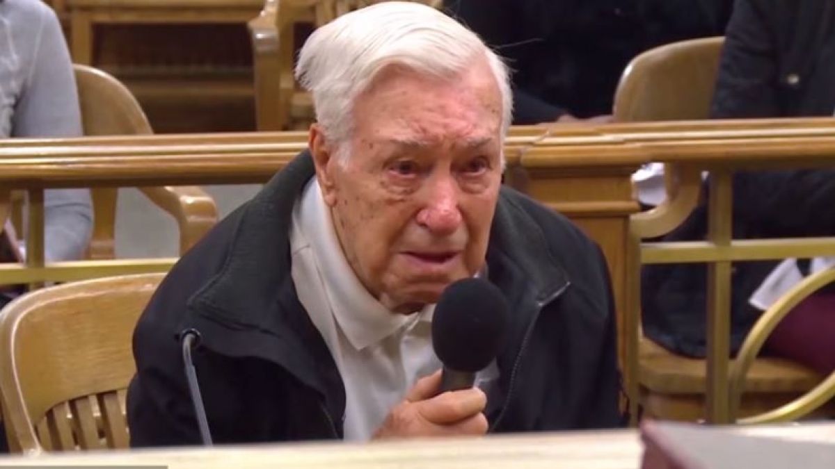 La emotiva sentencia de un juez a anciano de 96 años por conducir a exceso de velocidad