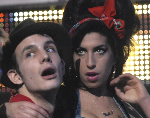 Escándalo: exesposo de Amy Winehouse ofreció fotos íntimas de la cantante por dinero