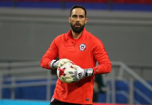 Claudio Bravo sorprendió con nuevo look hecho por él mismo en su cuarentena