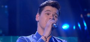 La teoría de televidentes tras desafinada presentación de Andrei Hadler en el "Gran Rojo"