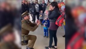 Contraloría se sumará a investigación por carabinero que pidió matrimonio en el terminal