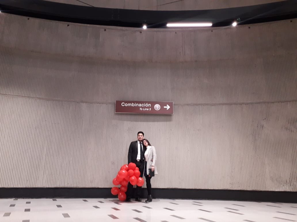 Propuesta de matrimonio en Metro