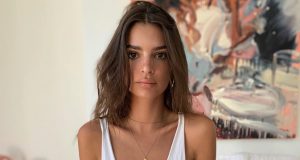 La potente reflexión de Emily Ratajkowski tras posar con su axila velluda