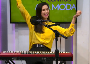 Francisca Valenzuela visitó los estudios de FMDOS