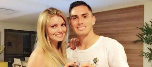 ¡Se casan!: Jean Paul Pineda le propuso matrimonio a Faloon en aeropuerto