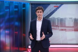 Las reacciones que dejó el debut de Roberto Cox en noticiero de CHV