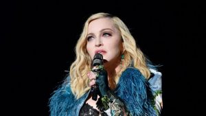 Madonna recibió duros comentarios tras compartir foto en topless en Instagram