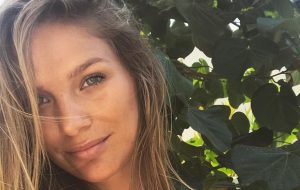 Mayte Rodríguez sorprendió con traje de baño casi idéntico al de JLo