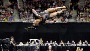Simone Biles maravilló al mundo inédito salto 'triple doble'