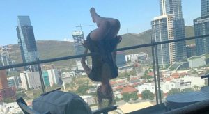 Joven que hacía "Yoga extremo" cayó desde 25 metros: Se fracturó 100 huesos
