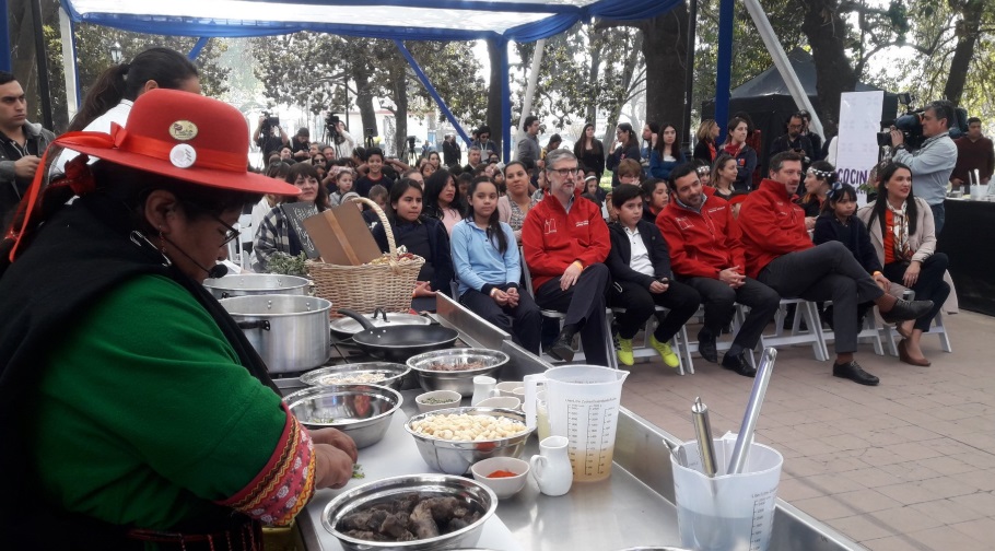 Preparaciones Aymara, Mapuche y Rapa Nui serán incluidas en el menú escolar Junaeb