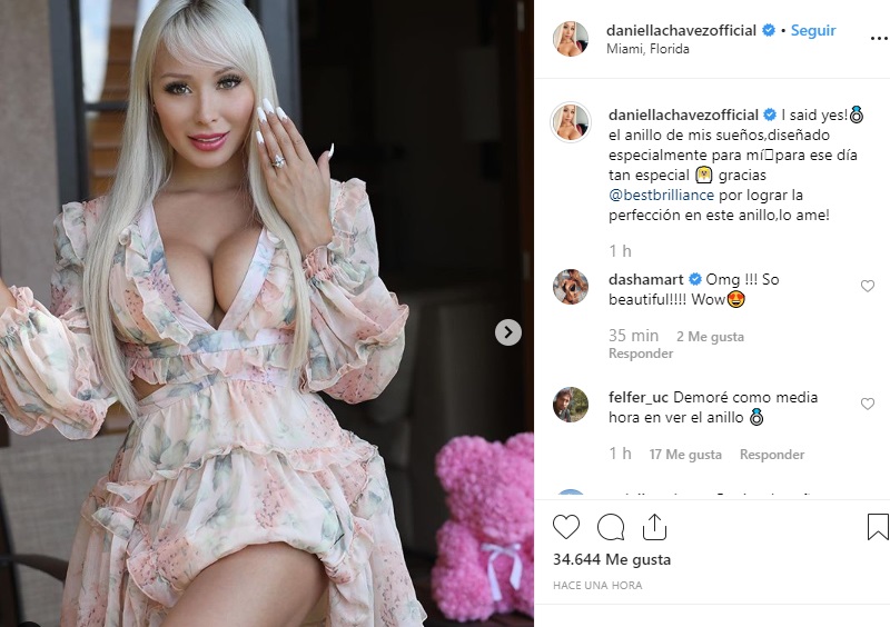 La modelo Daniella Chávez lució su anillo de compromiso 