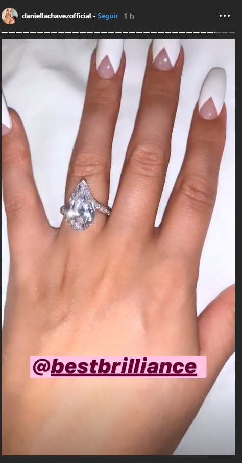 Chávez compartió su gran anillo de compromiso