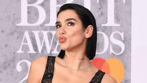 Para celebrar sus 24 años: Los mejores looks de Dua Lipa
