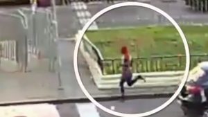 "Estúpido y sensual Spider-man" sacó aplausos al detener a delincuente en plena Alameda