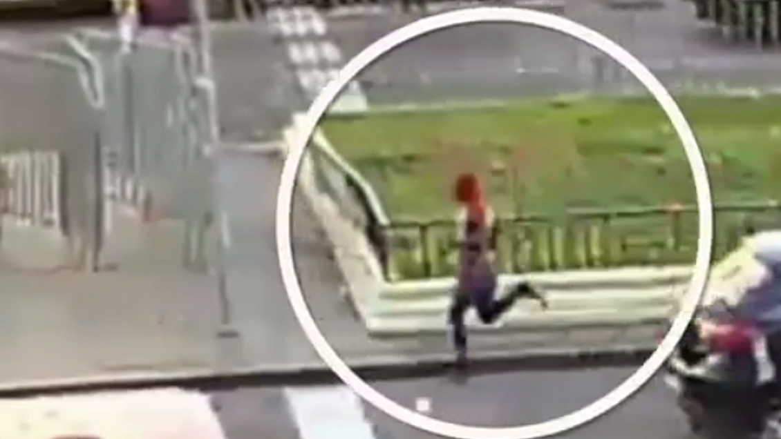 "Estúpido y sensual Spider-man" sacó aplausos al detener a delincuente en plena Alameda